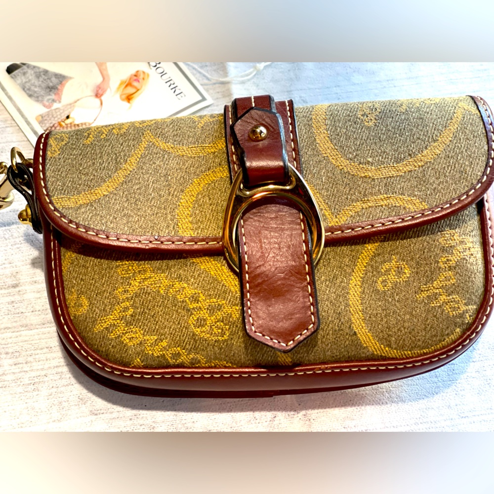 Dooney & Bourke wristlet